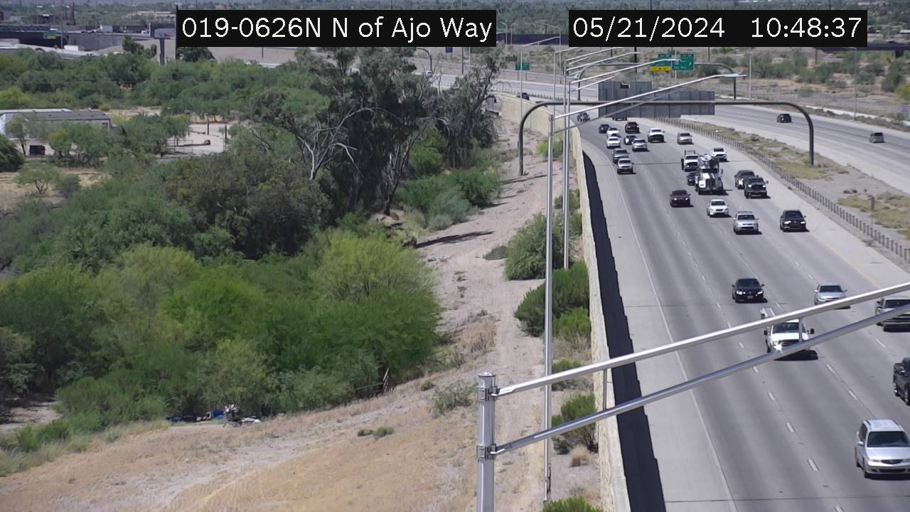 Traffic Cam I-19 NB 62.68 @N of Ajo -  Northbound