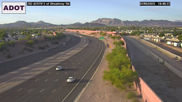 Traffic Cam L-202 WB 29.73 @E of Broadway -  Westbound