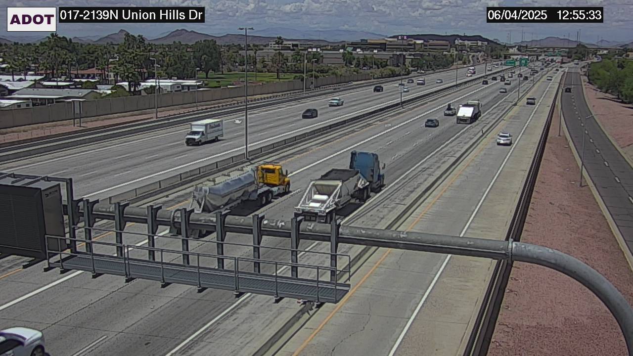 Traffic Cam I-17 NB 213.98 @Union Hills -  Northbound
