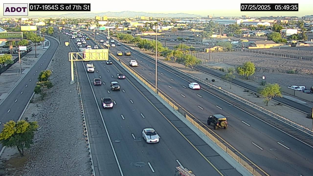 Traffic Cam I-17 SB 195.45 @S of 7th St -  Southbound
