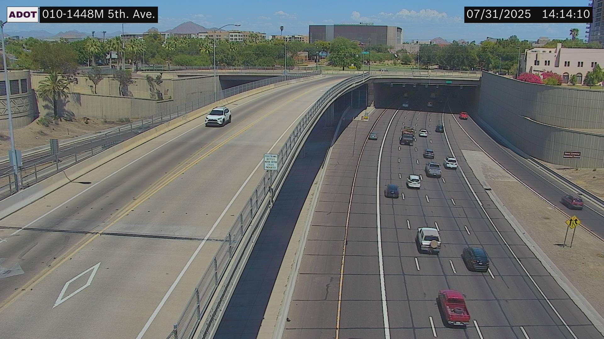 Traffic Cam I-10 M 144.82 @5th ave      -      